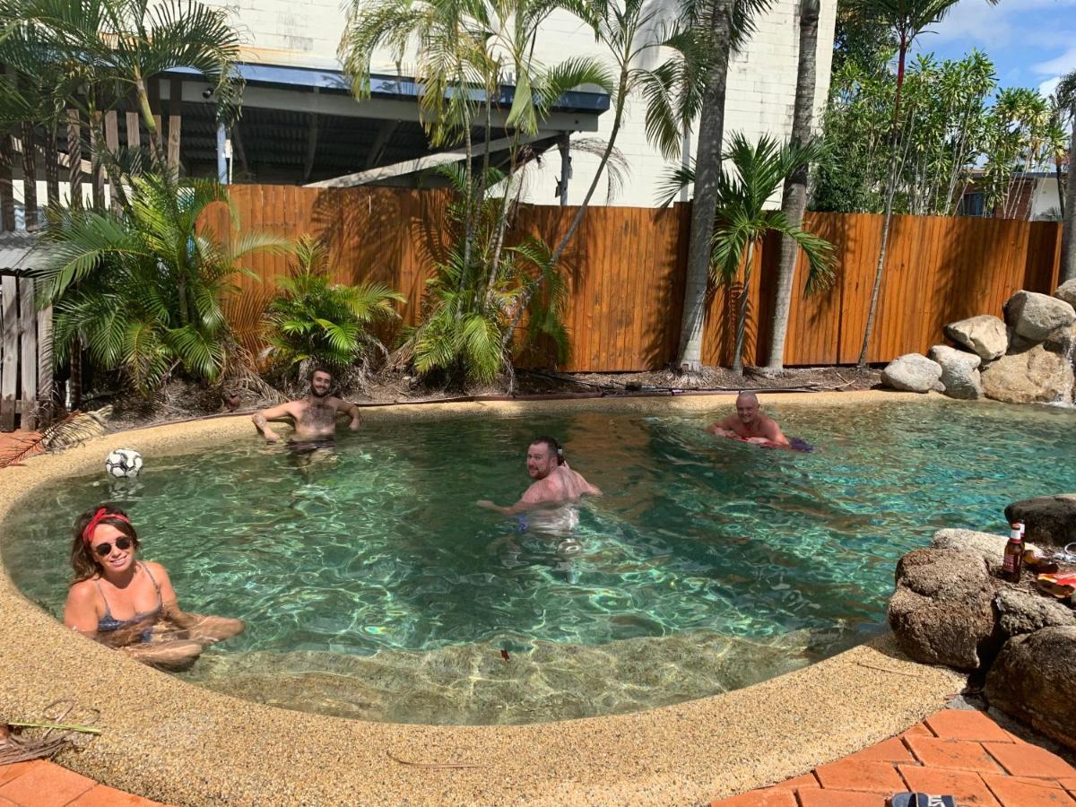 Mumma'S Hostel Cairns Exterior photo